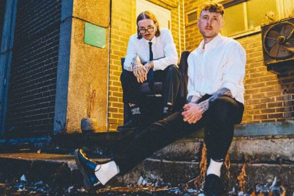 Snake Eyes: Debütalbum des Duos erscheint Ende Januar 2026